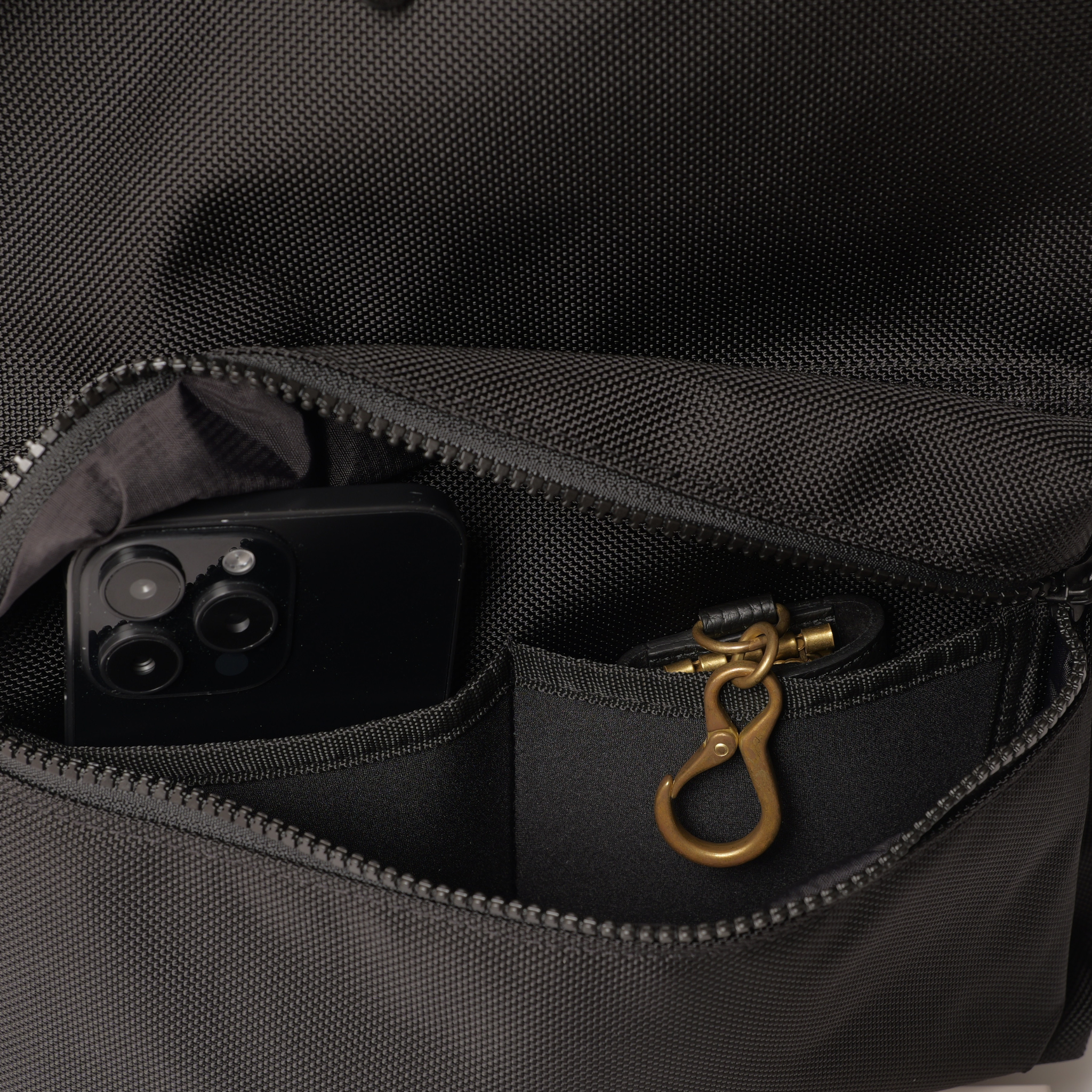 ROUNDHOUSE CORDURA バリスティックナイロン バックパック 30L