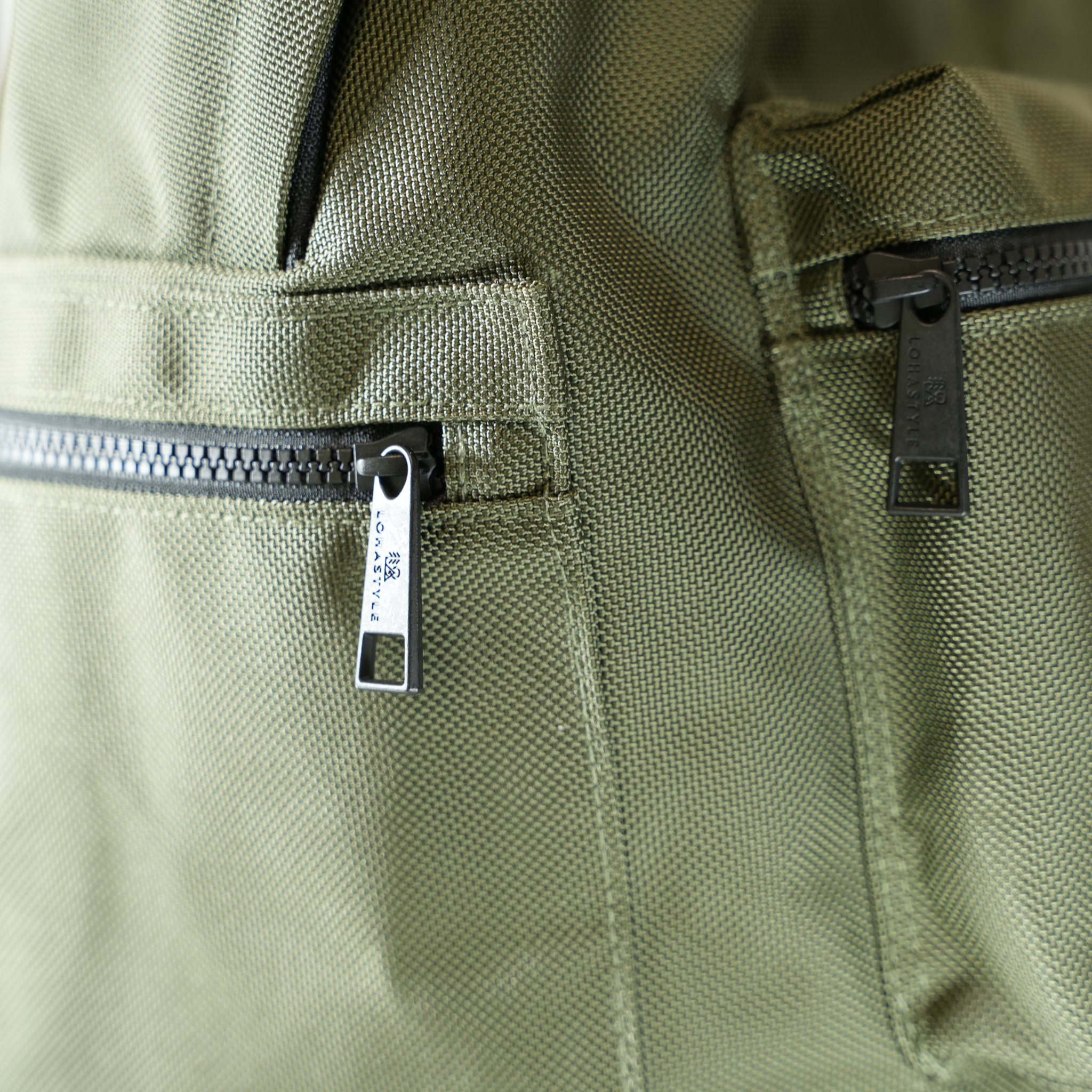 ROUNDHOUSE CORDURA バリスティックナイロン バックパック 30L (カーキ)