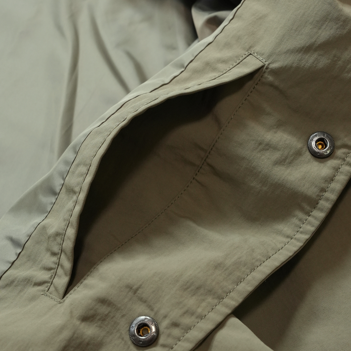 CORDURA COACH JACKET ロゴ刺繍(カーキ)
