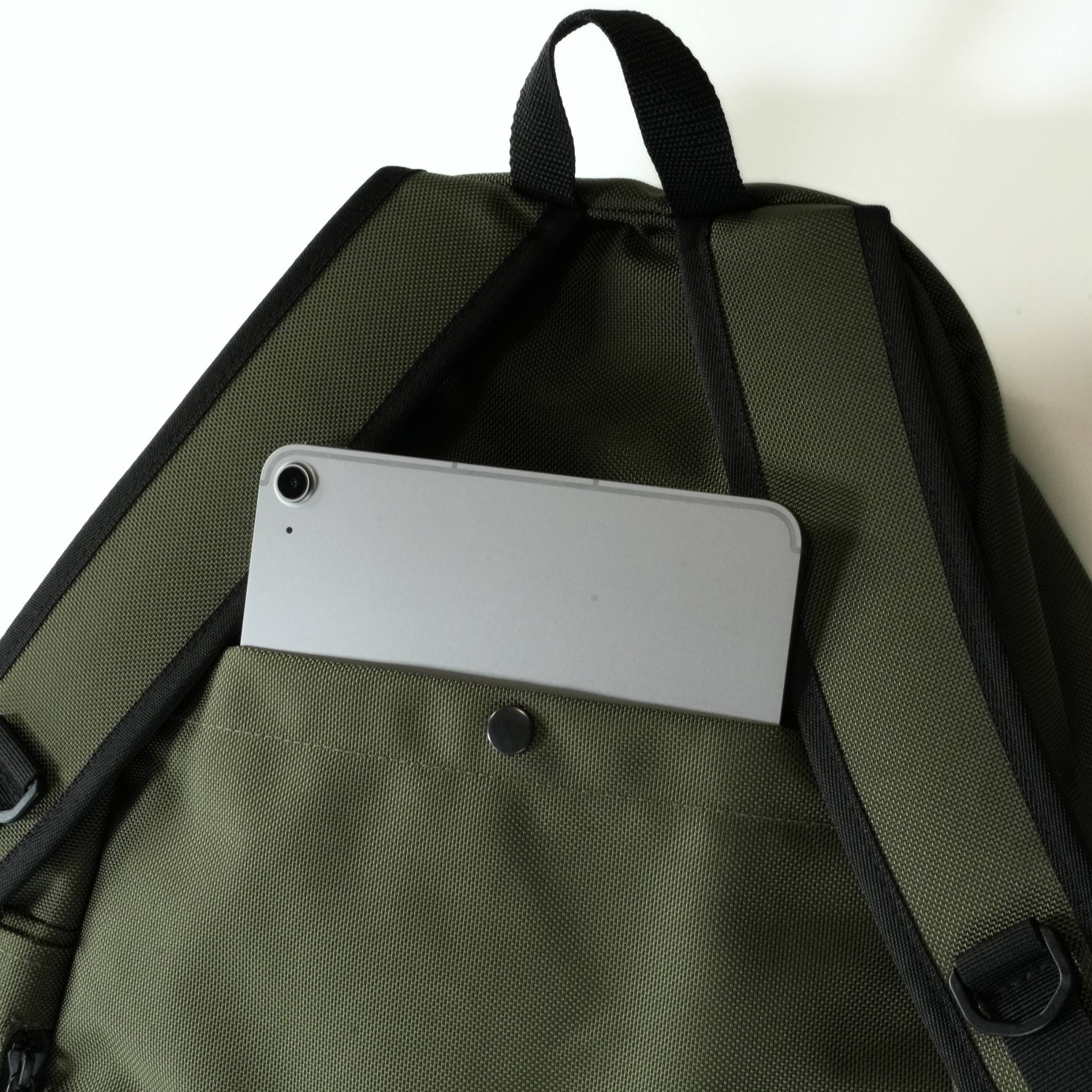 ROUNDHOUSE CORDURA バリスティックナイロン バックパック 30L (カーキ)