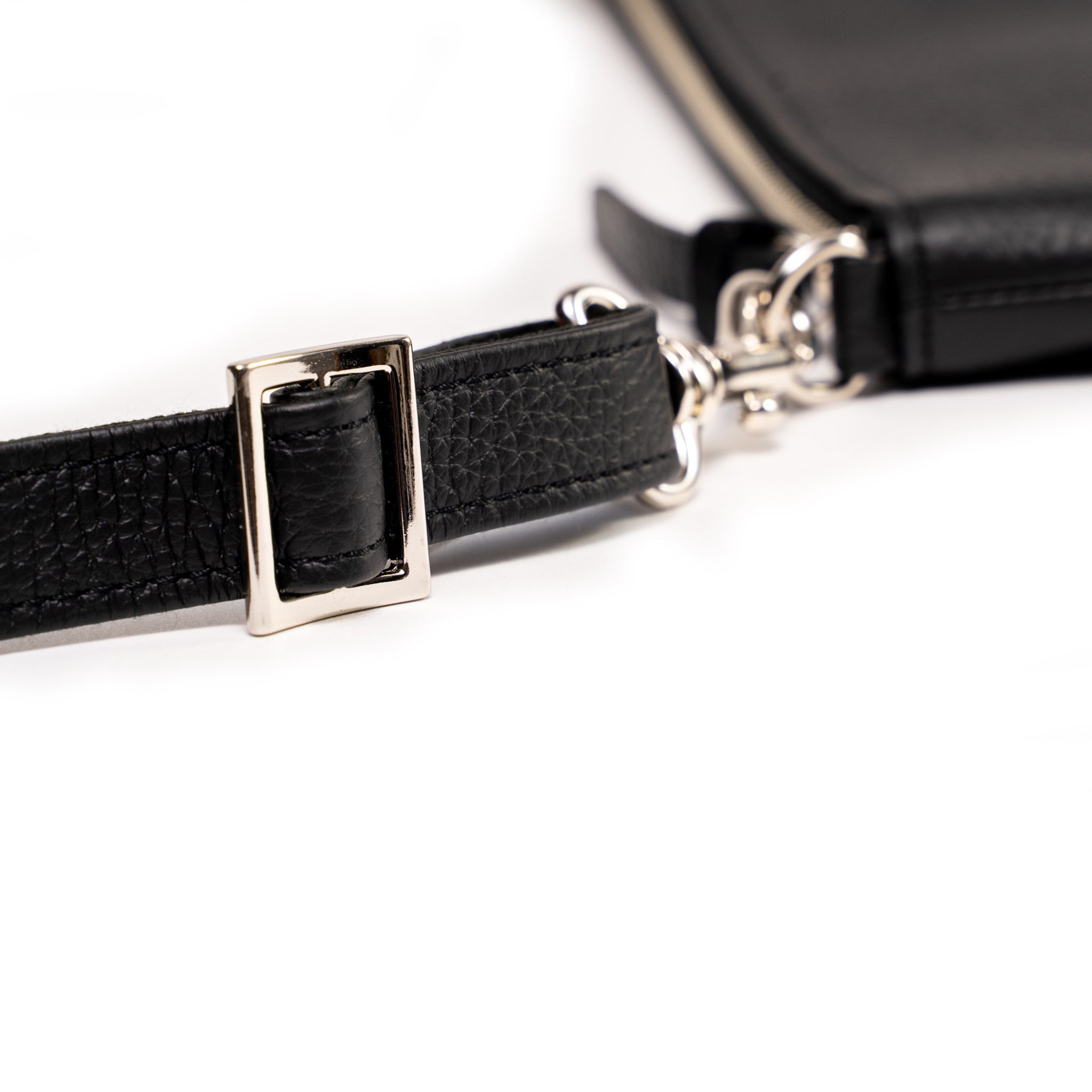 FACE 姫路レザーサコッシュ(ブラック×シルバー)