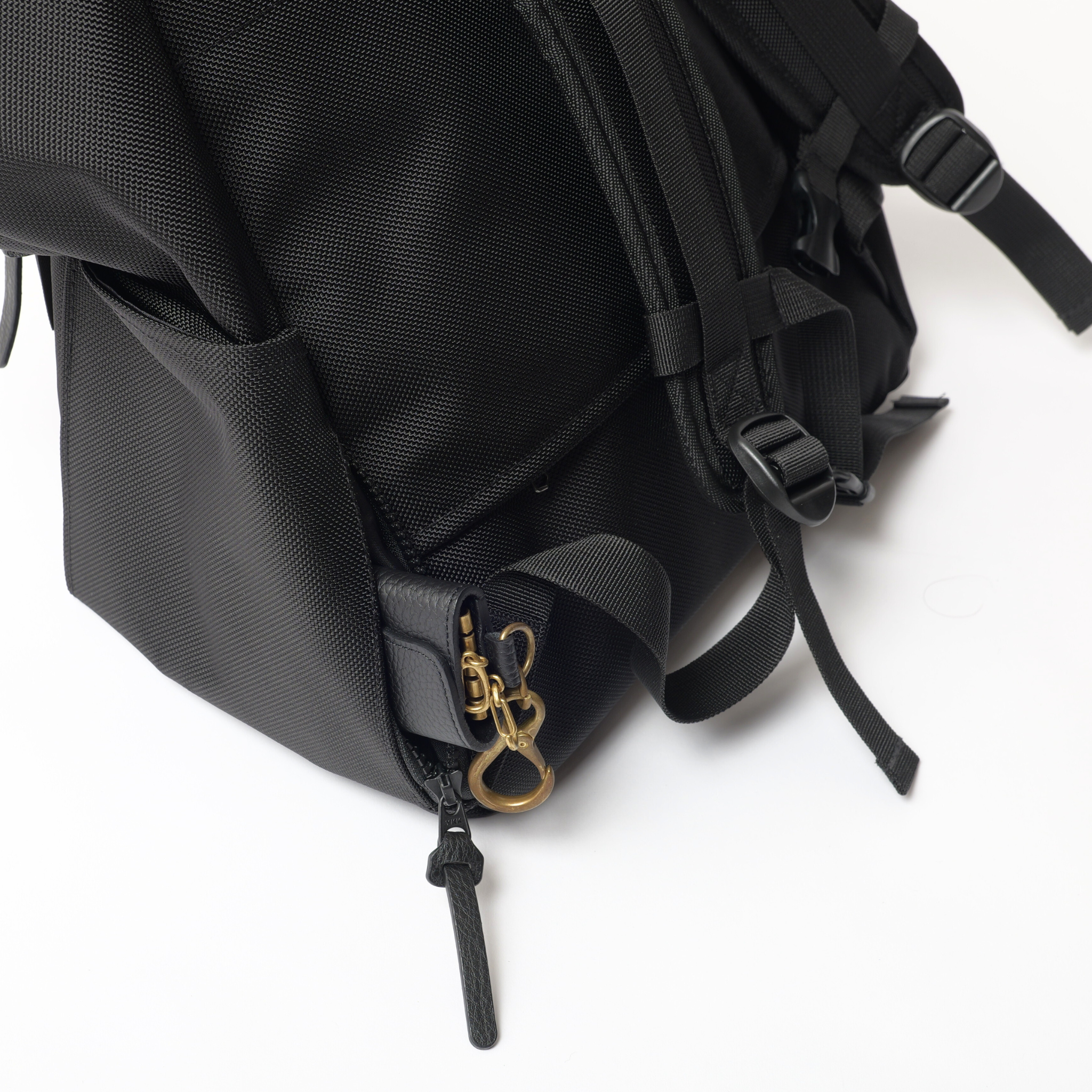 ROUNDHOUSE CORDURA バリスティックナイロン バックパック 30L