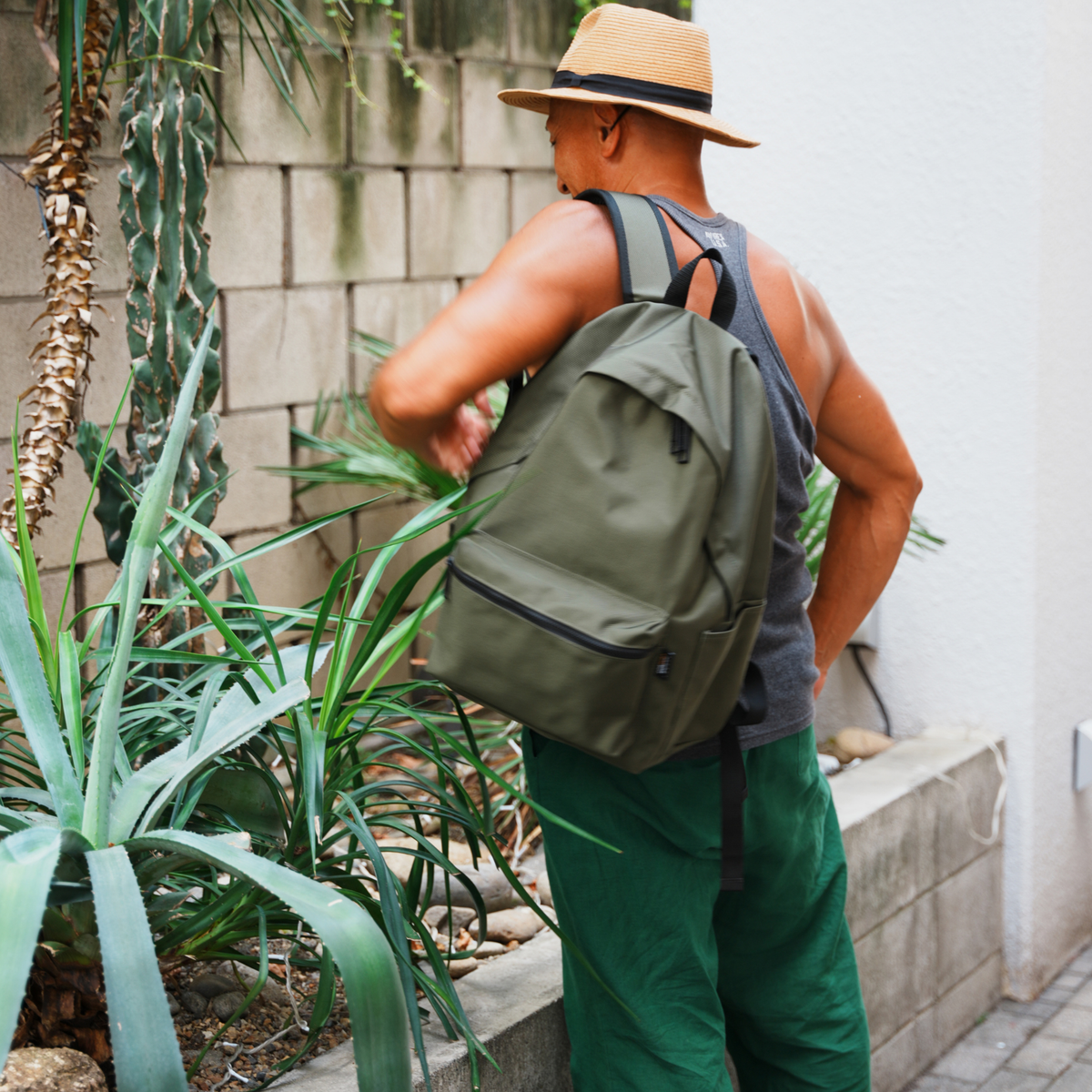 ROUNDHOUSE CORDURA バリスティックナイロン バックパック 30L (カーキ)