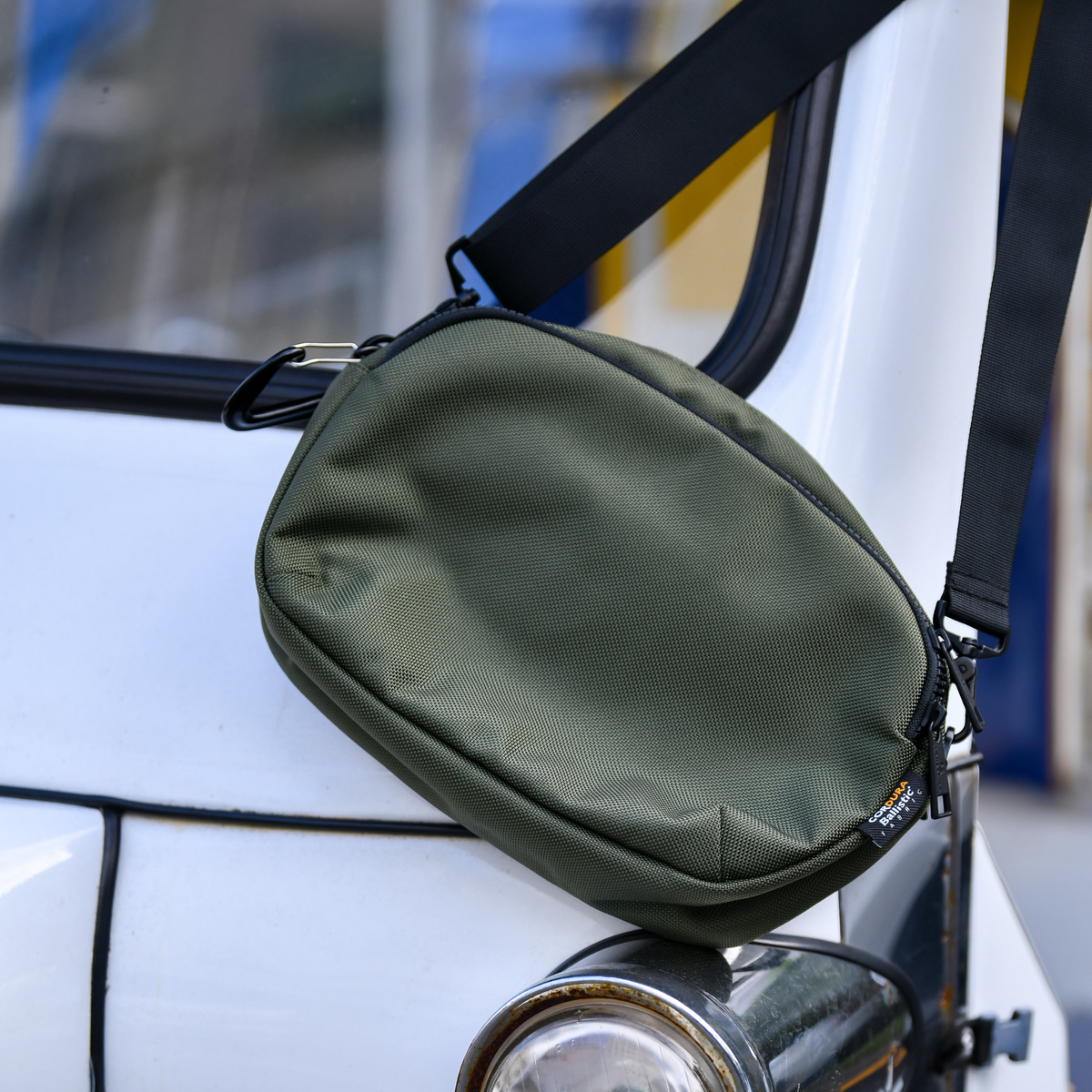 BARREL CORDURA バリスティックナイロン ショルダーバッグ (カーキ)