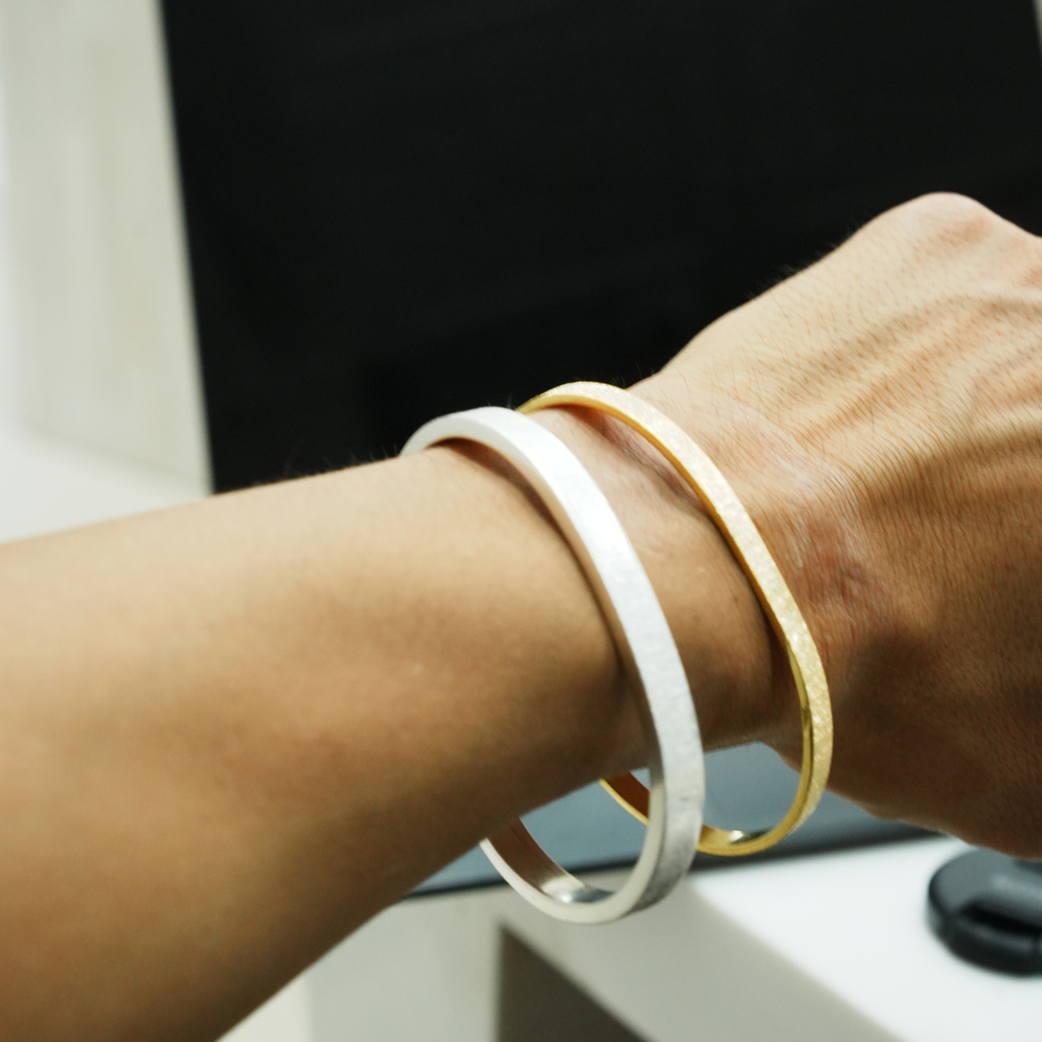 JAIPUR EDGE バングル（ゴールド・ナロー）