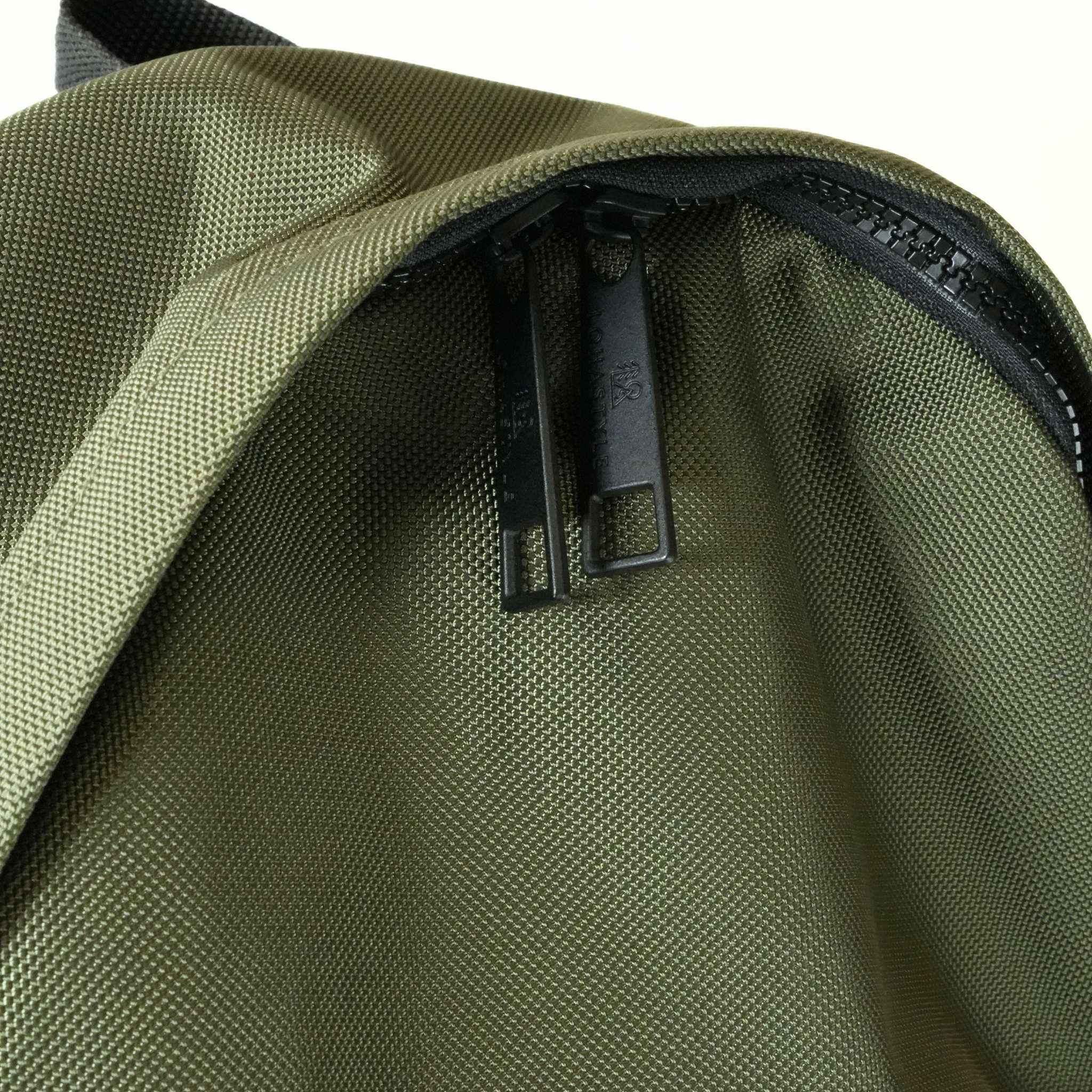 ROUNDHOUSE CORDURA バリスティックナイロン バックパック 30L (カーキ)