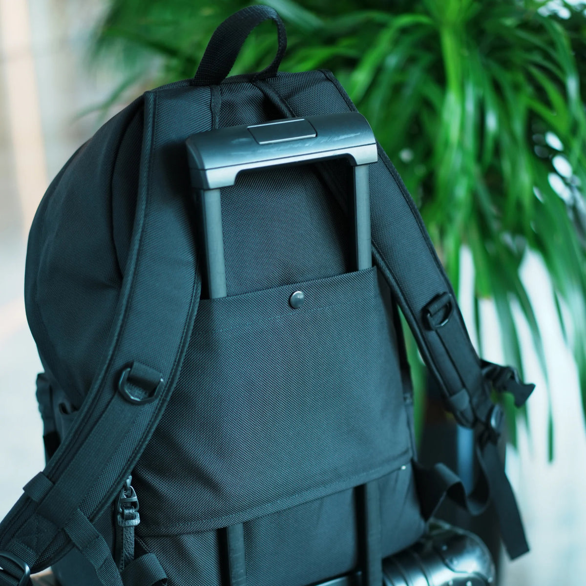 ROUNDHOUSE CORDURA バリスティックナイロン バックパック 22L (カーキ)