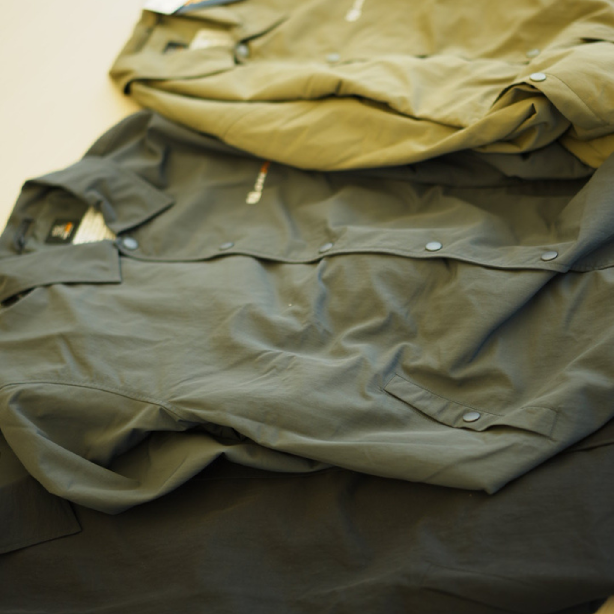CORDURA COACH JACKET  ロゴ刺繍（カーキ）