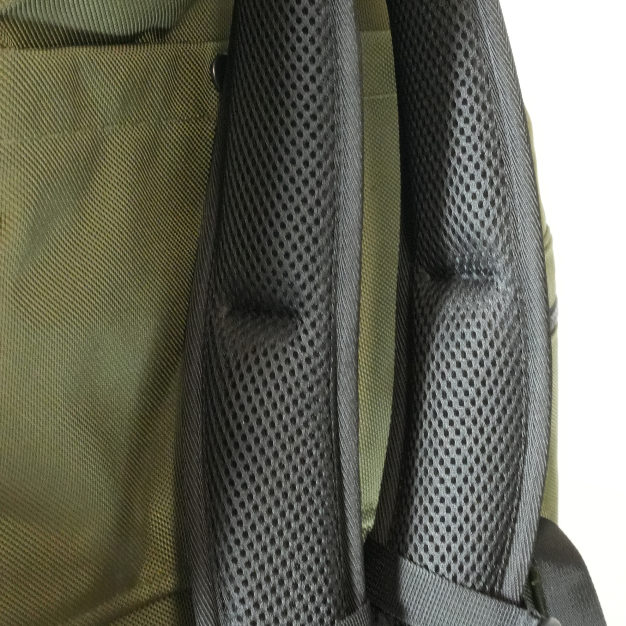 ROUNDHOUSE CORDURA バリスティックナイロン バックパック 30L (カーキ)