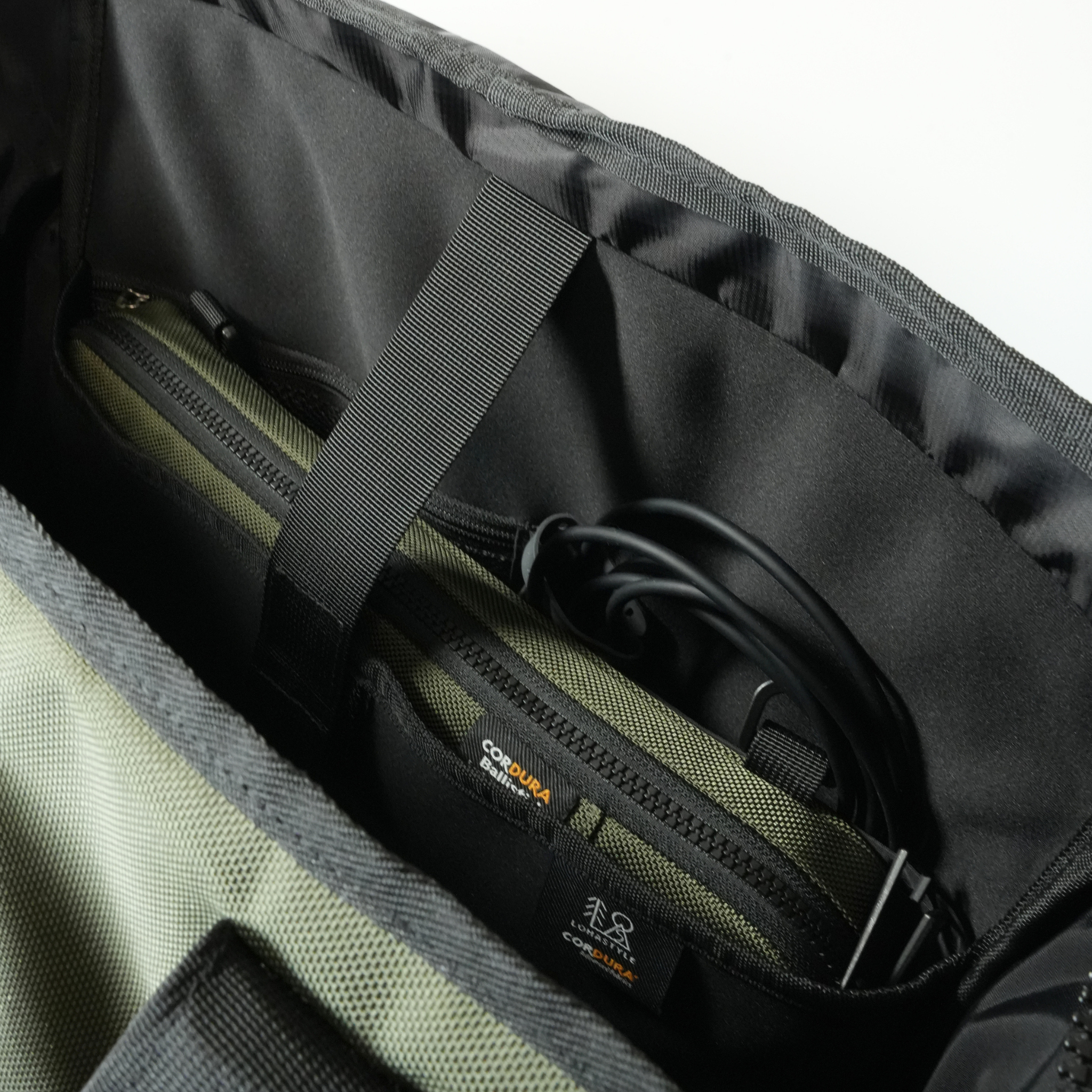 HOLLOW CORDURA バリスティックナイロン トート 30L (カーキ)