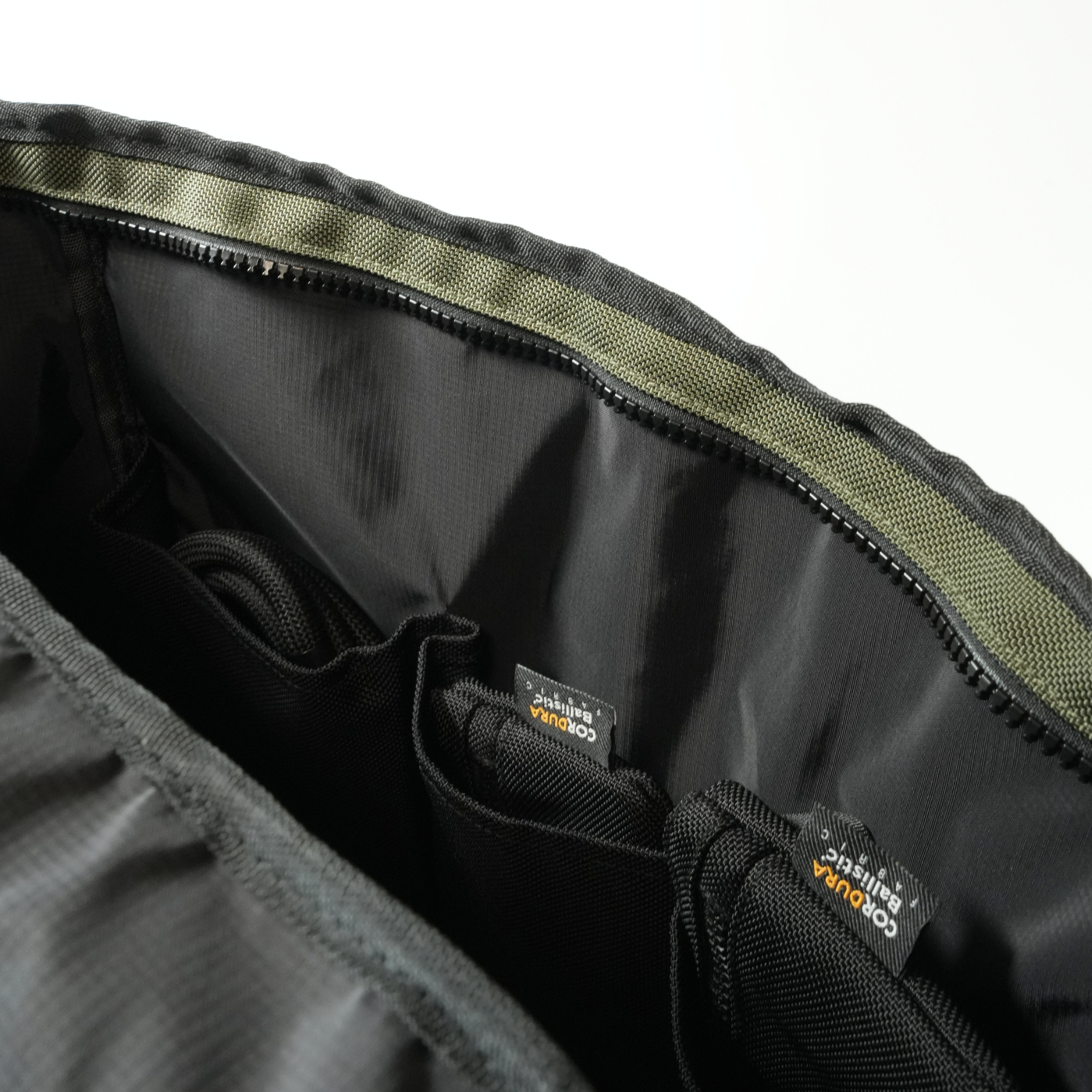 HOLLOW CORDURA バリスティックナイロン トート 30L (カーキ)