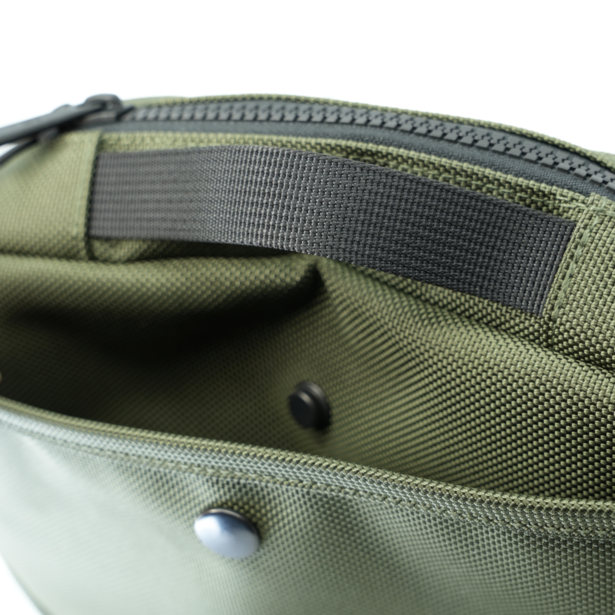 BARREL CORDURA バリスティックナイロン ショルダーバッグ (カーキ)